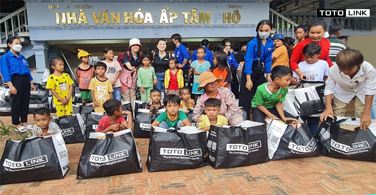 Hoạt động thiện nguyện tại khu vực biên giới ấp Kà Ốt, Tầm Phô, Suối Dầm - Tỉnh Tây Ninh.